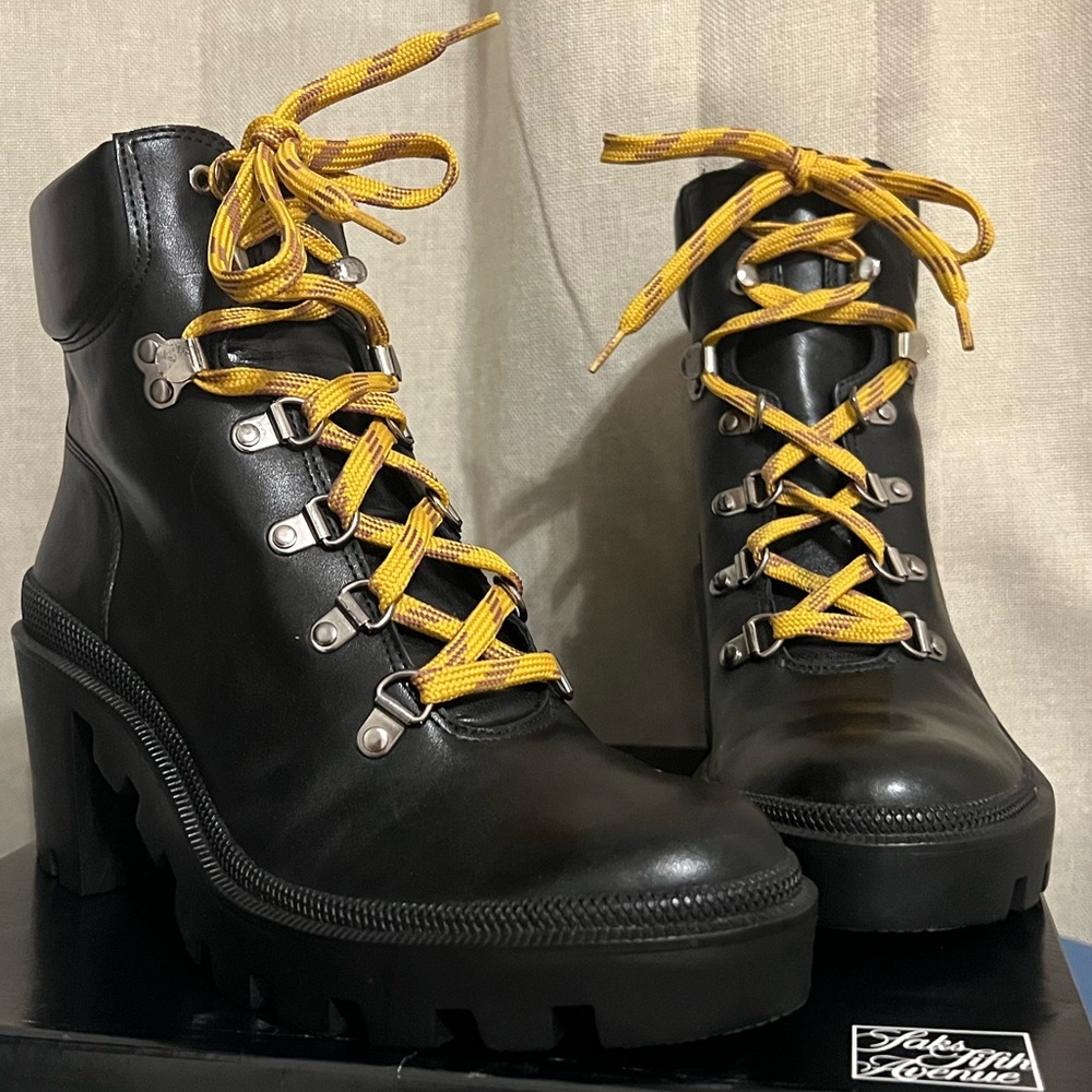 Saks Fifth Avenue Lug Sole Heeled Black Boots Size 39 Yellow Lace Up Leather